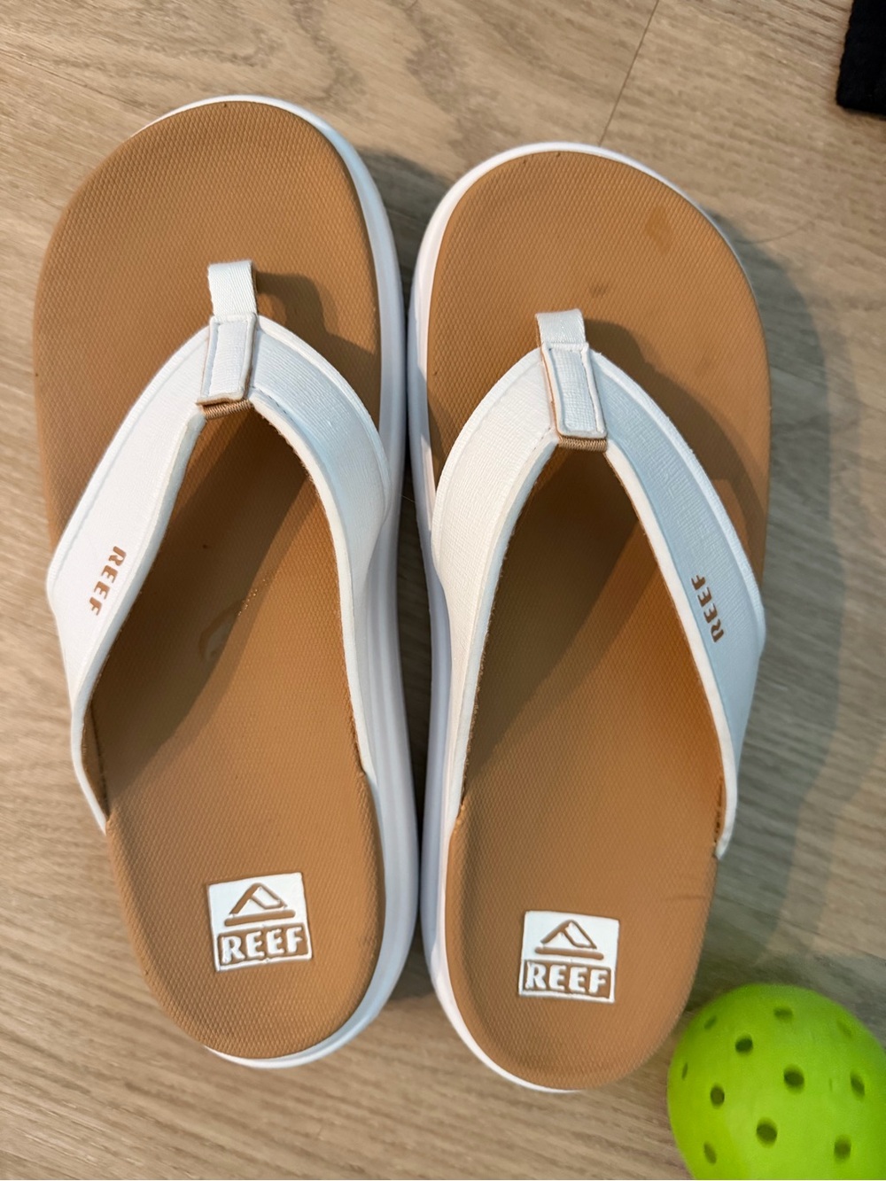 Reef womans White and Tan Flip Flops - Comfortable Beach Sandals